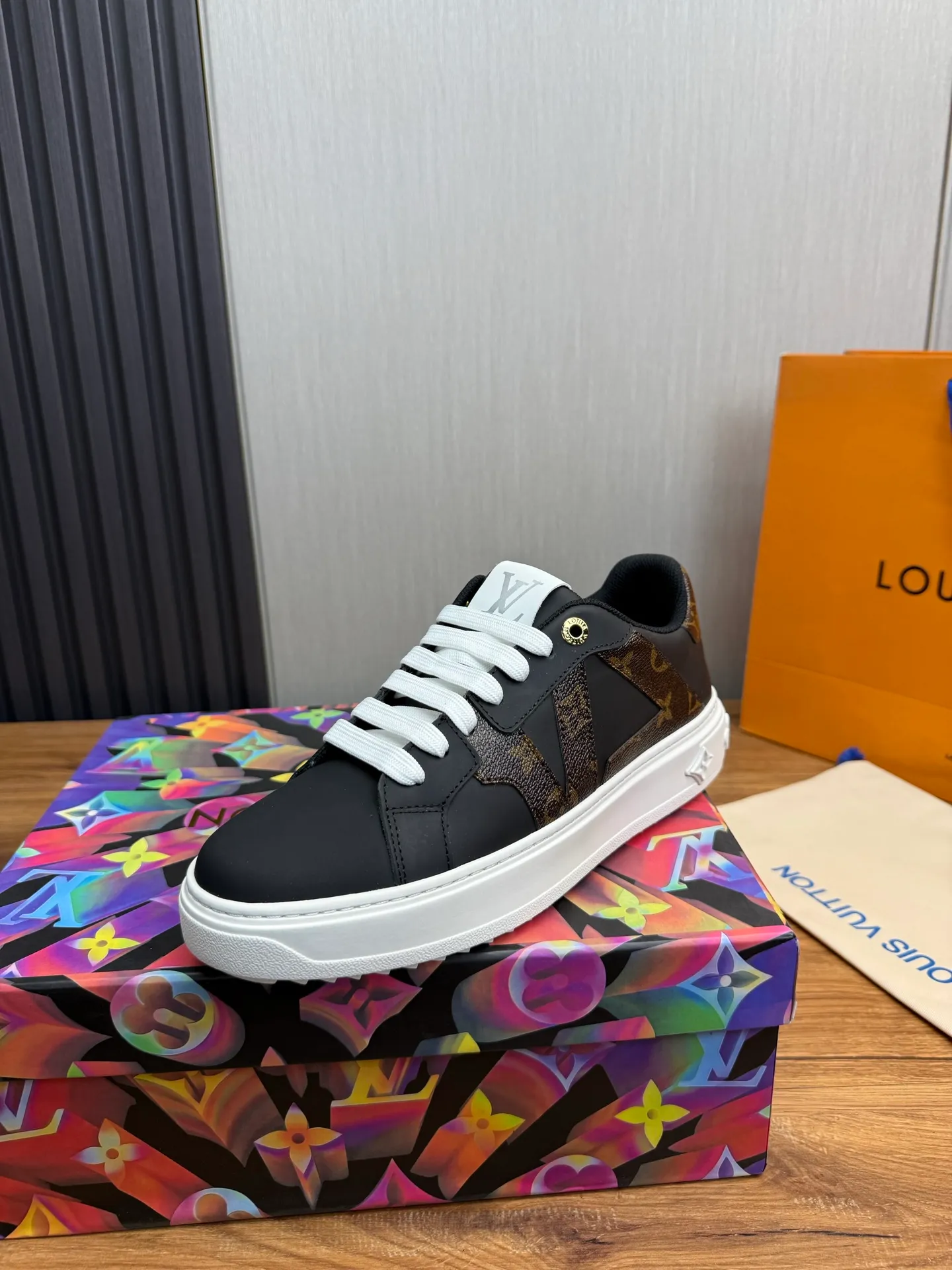 Men's shoes 💰520💰 LOUIS VUITTON [Luden Yiwei] The new trendy Lv is on the market 🎁, casual and fashionable men's shoes 👟 The upper is made of imported silk cowhide + cowhide mesh lining, the original wear-resistant rubber outsole, the version is simple and elegant, exclusive for trendy men. 38-44
